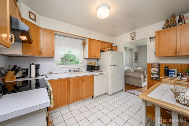 405 Magnolia Road, Mount Laurel, NJ 08054