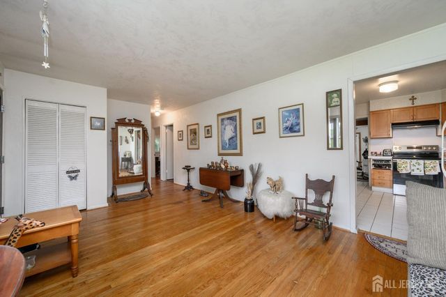 405 Magnolia Road, Mount Laurel, NJ 08054