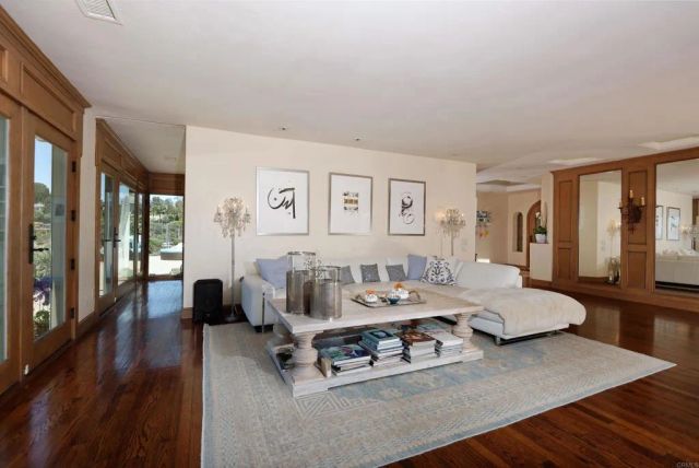 6018 Avenida Chamnez, La Jolla, CA 92037