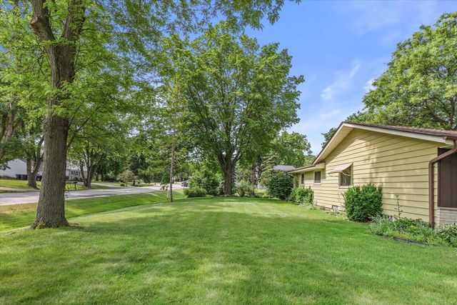 12115 W Luther AVENUE, Hales Corners, WI 53130