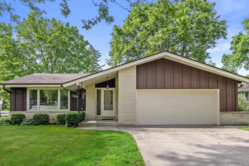 12115 W Luther AVENUE, Hales Corners, WI 53130