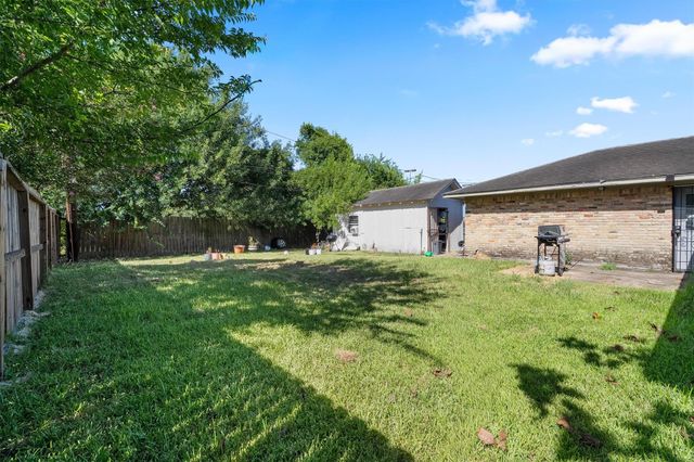 4018 Wuthering Heights Drive, Houston, TX 77045