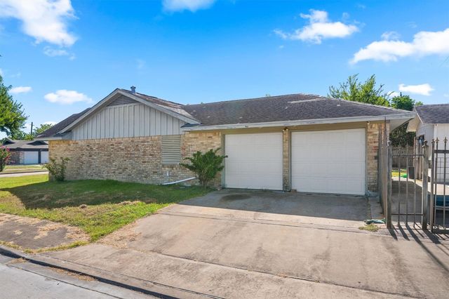 4018 Wuthering Heights Drive, Houston, TX 77045