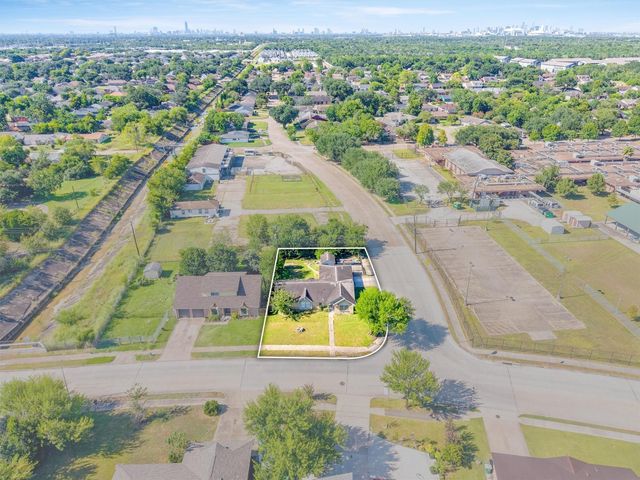 4018 Wuthering Heights Drive, Houston, TX 77045