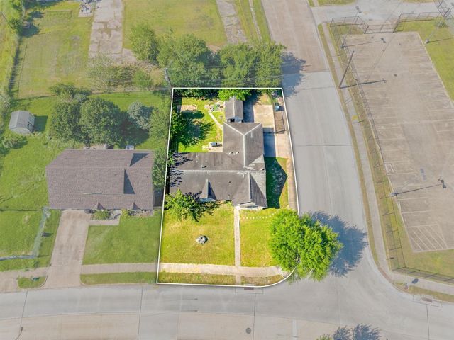 4018 Wuthering Heights Drive, Houston, TX 77045