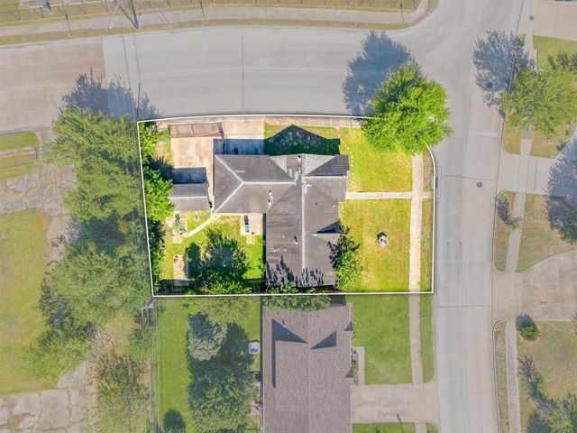 4018 Wuthering Heights Drive, Houston, TX 77045