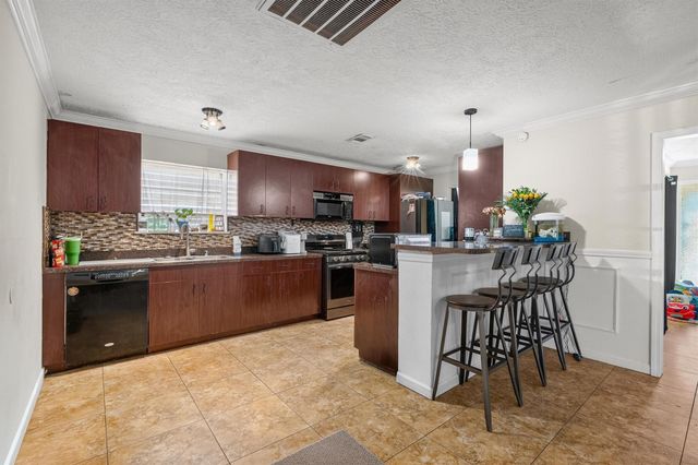 4018 Wuthering Heights Drive, Houston, TX 77045