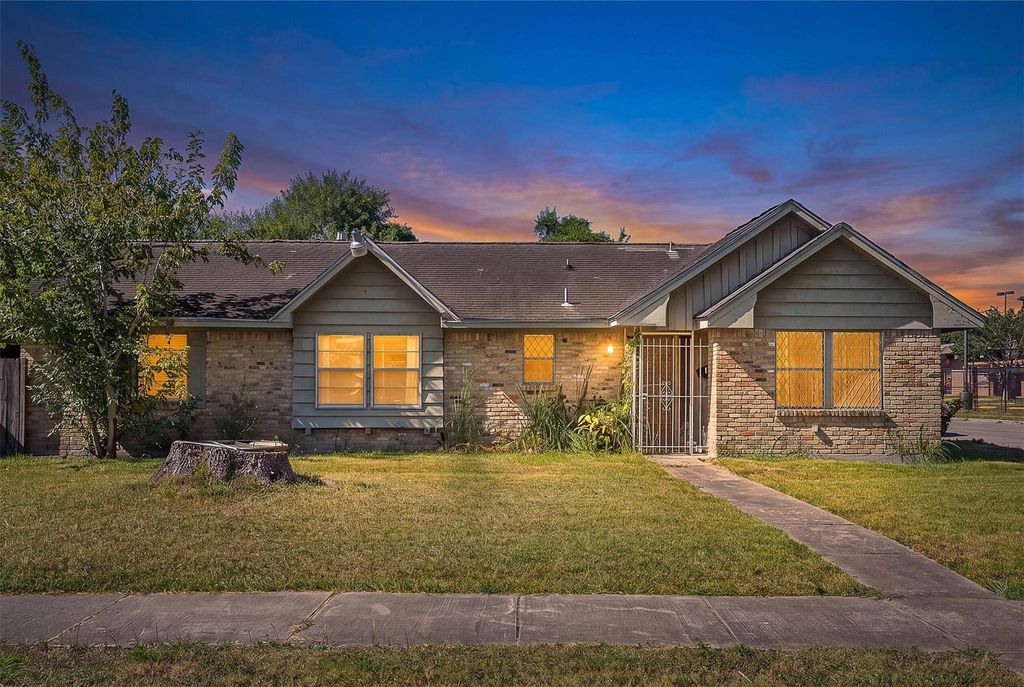 4018 Wuthering Heights Drive, Houston, TX 77045