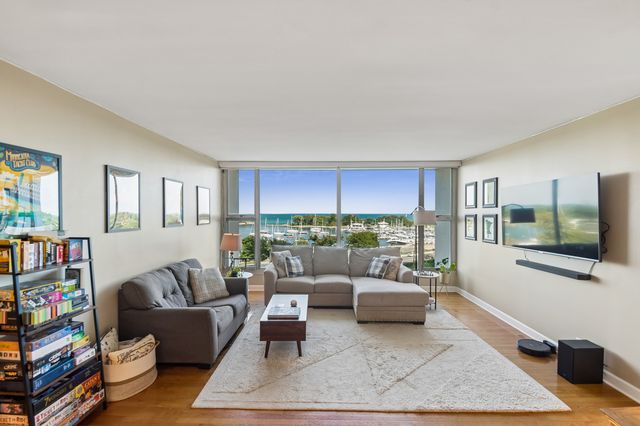 3200 N Lake Shore Drive 710, Chicago, IL 60657
