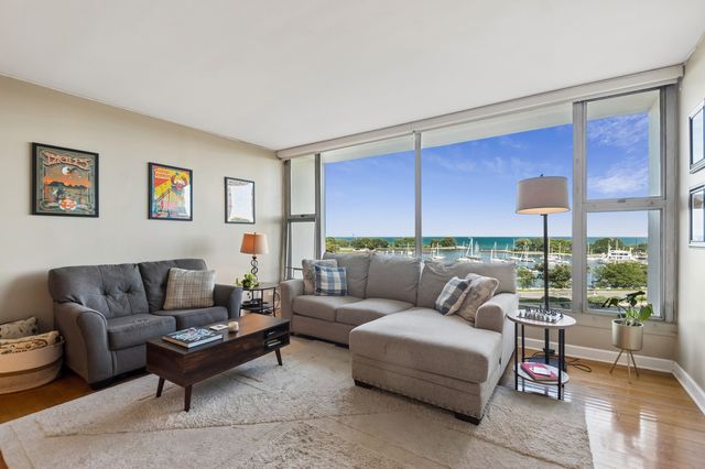 3200 N Lake Shore Drive 710, Chicago, IL 60657