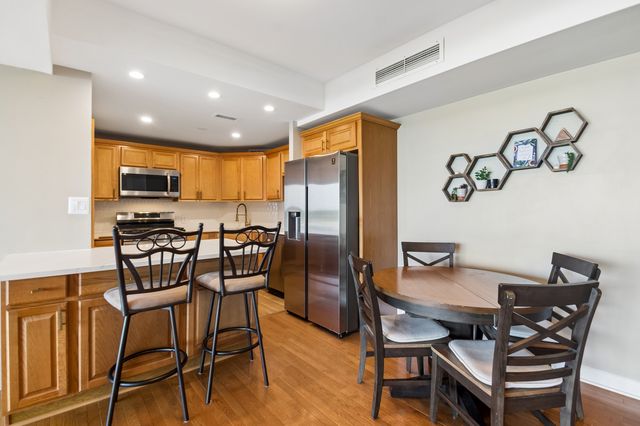 3200 N Lake Shore Drive 710, Chicago, IL 60657