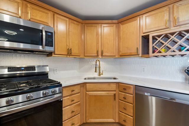 3200 N Lake Shore Drive 710, Chicago, IL 60657