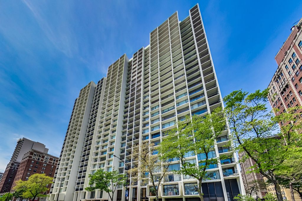 3200 N Lake Shore Drive 710, Chicago, IL 60657