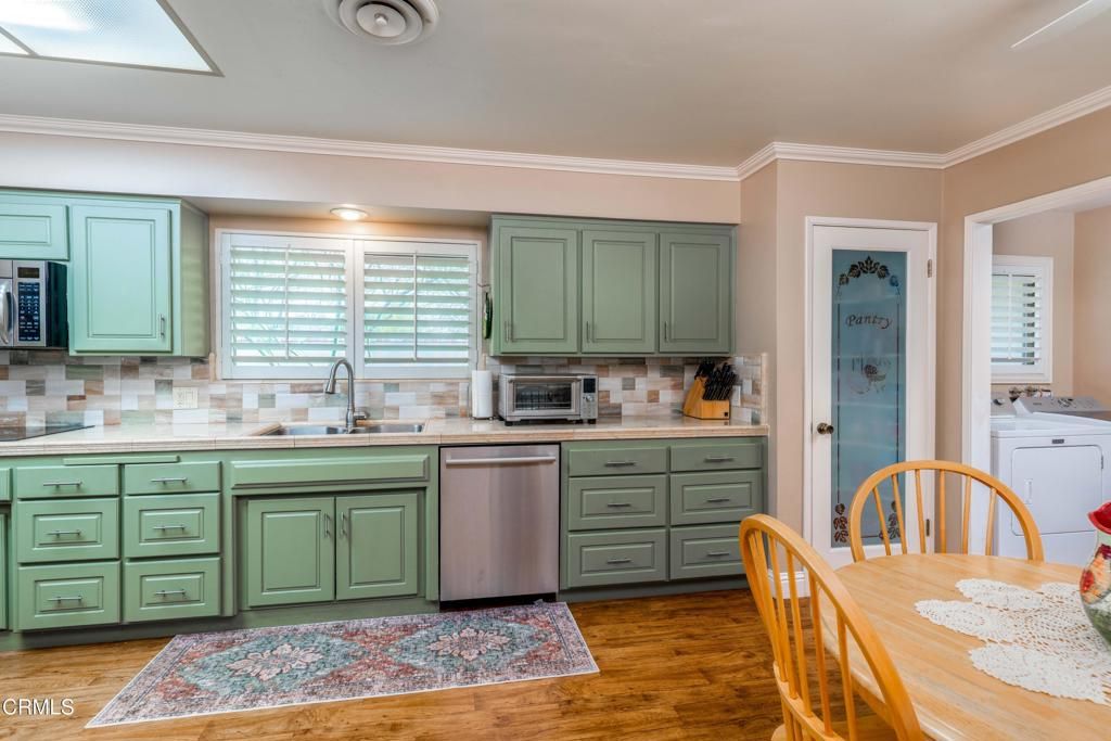 Image 10 of property listing at 416 Bermuda Street, Bakersfield, CA 93309