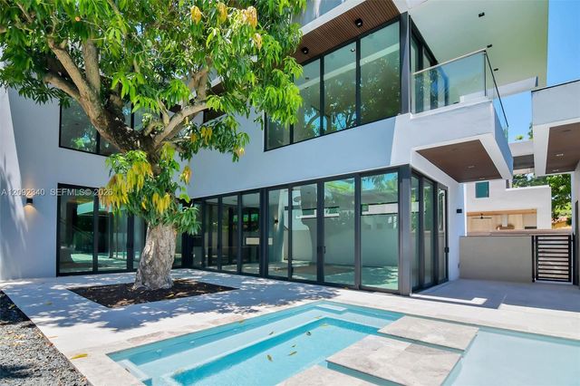 125 SW 29th Road, Miami, FL 33129