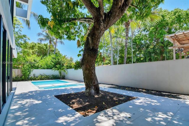 125 SW 29th Road, Miami, FL 33129