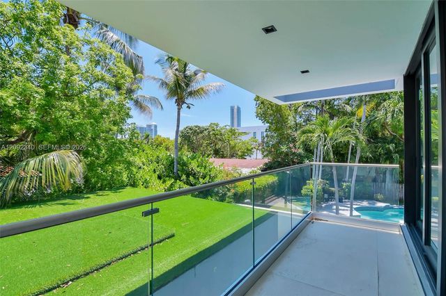 125 SW 29th Road, Miami, FL 33129
