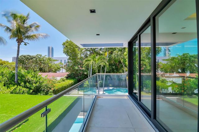 125 SW 29th Road, Miami, FL 33129