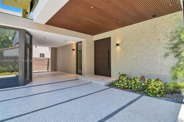 125 SW 29th Road, Miami, FL 33129