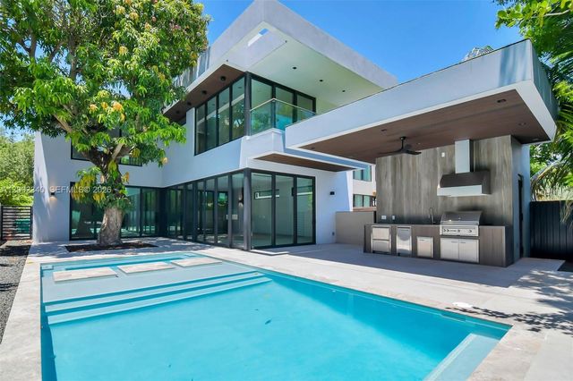 125 SW 29th Road, Miami, FL 33129