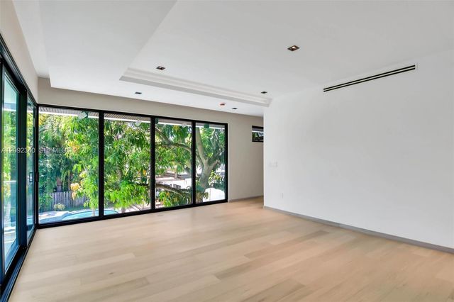 125 SW 29th Road, Miami, FL 33129