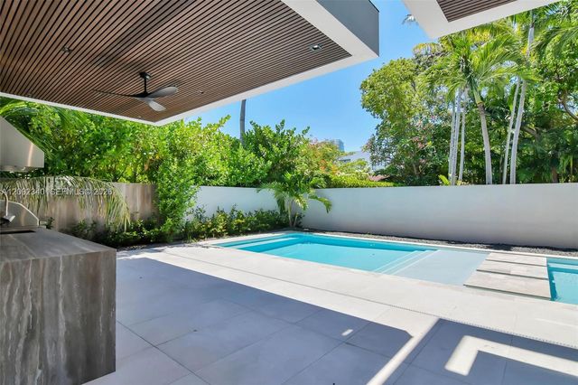 125 SW 29th Road, Miami, FL 33129