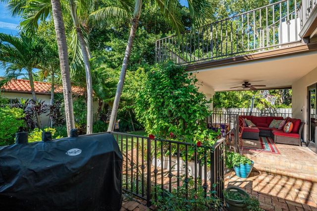 5808 Alton Rd, Miami Beach, FL 33140
