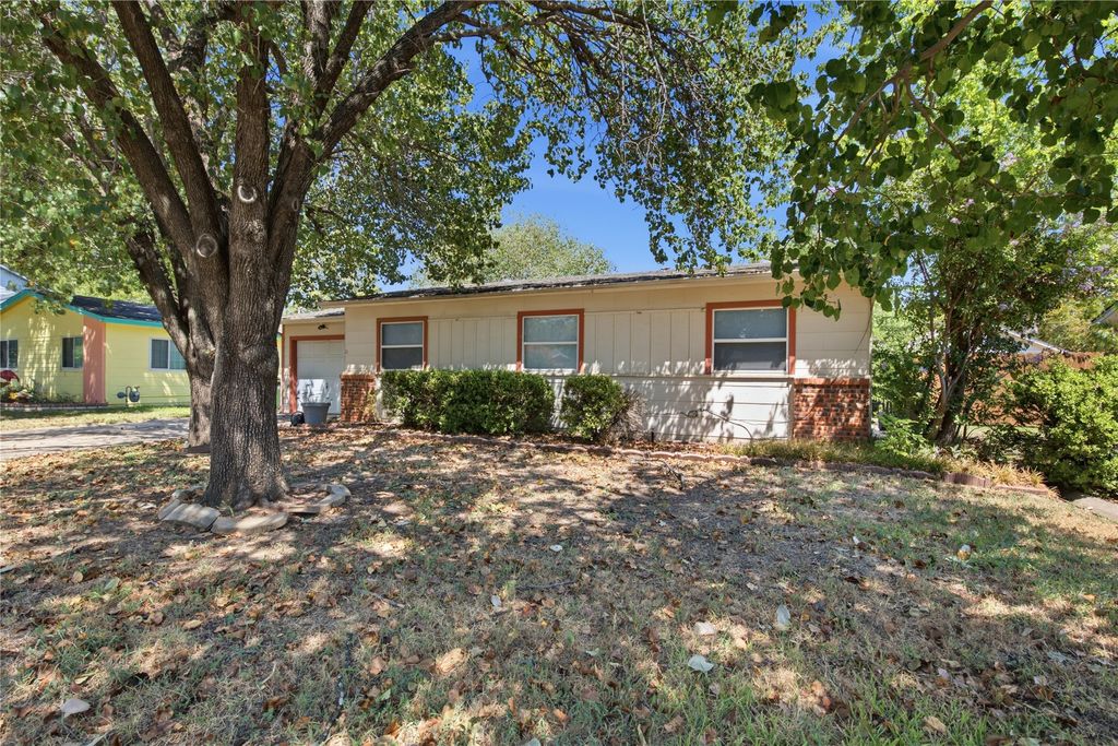740 Thomas Avenue, Hurst, TX 76053 — photo 2