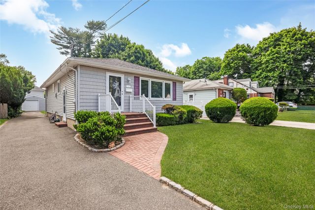 6 Center Street 20, Hicksville, NY 11801