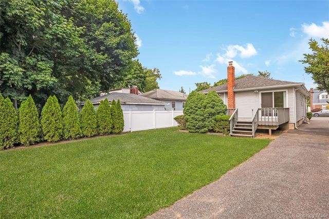 6 Center Street 20, Hicksville, NY 11801