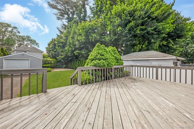 6 Center Street 20, Hicksville, NY 11801