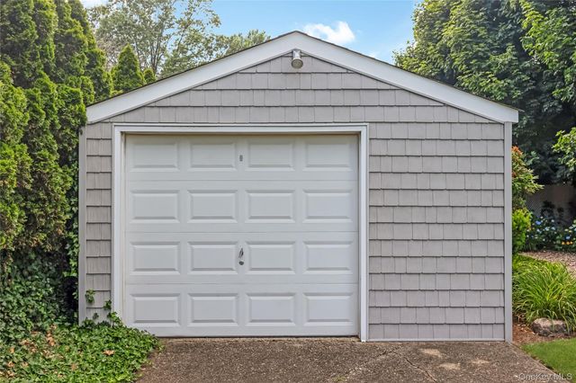 6 Center Street 20, Hicksville, NY 11801