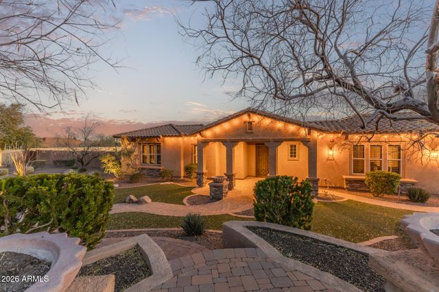 8691 W QUESTA Drive, Peoria, AZ 85383