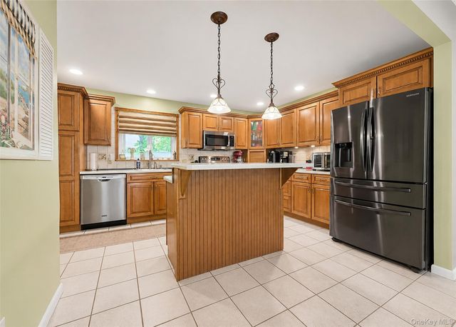26 Campus Drive, Farmingville, NY 11738