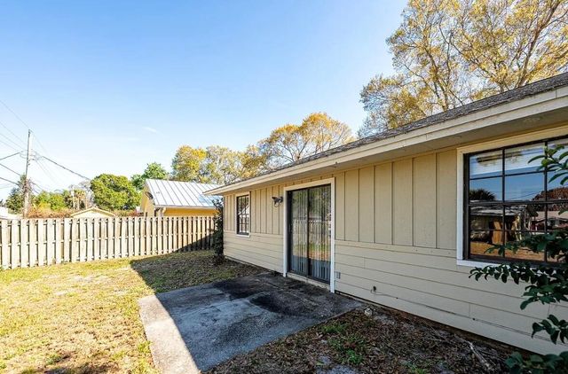 2890 1st Place, Vero Beach, FL 32968