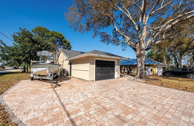 2890 1st Place, Vero Beach, FL 32968