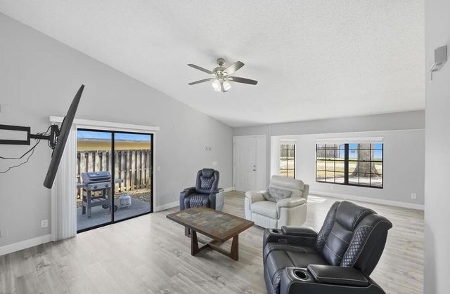 2890 1st Place, Vero Beach, FL 32968