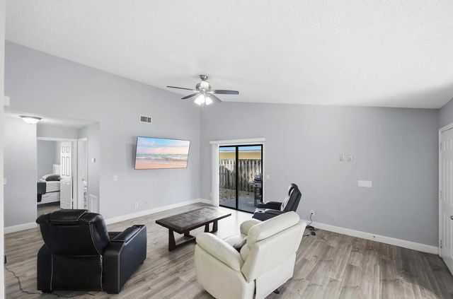 2890 1st Place, Vero Beach, FL 32968