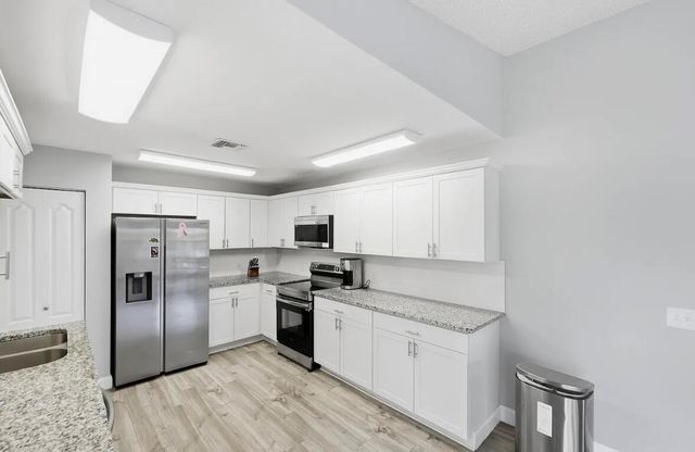 2890 1st Place, Vero Beach, FL 32968
