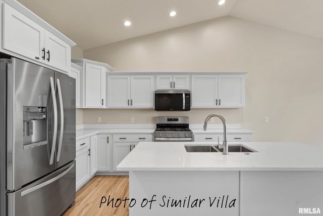 39 FRANK Court, Le Claire, IA 52753