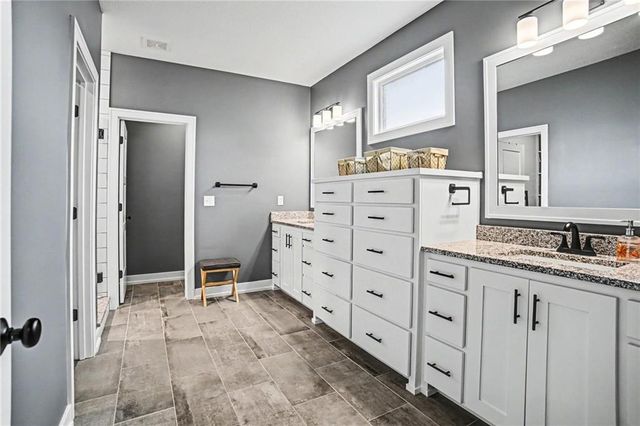 1001 Meadowbrook Drive, Kearney, MO 64060