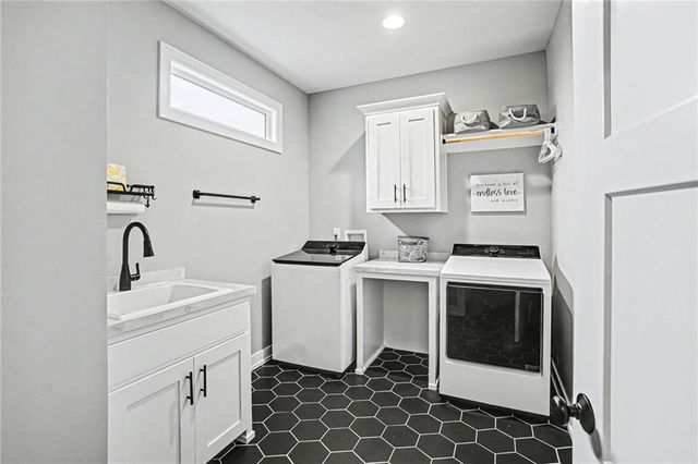 1001 Meadowbrook Drive, Kearney, MO 64060