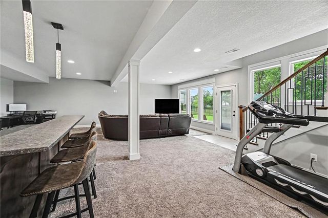 1001 Meadowbrook Drive, Kearney, MO 64060
