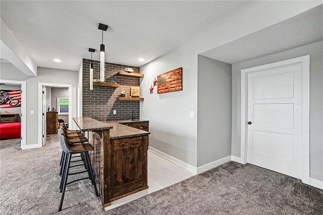 1001 Meadowbrook Drive, Kearney, MO 64060