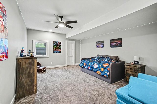 1001 Meadowbrook Drive, Kearney, MO 64060