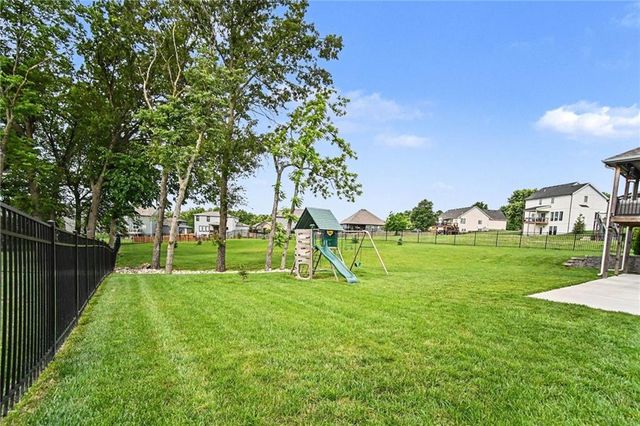 1001 Meadowbrook Drive, Kearney, MO 64060