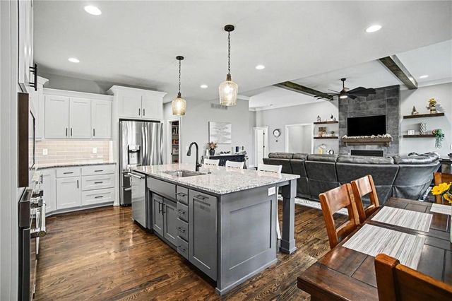 1001 Meadowbrook Drive, Kearney, MO 64060