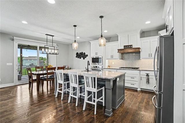 1001 Meadowbrook Drive, Kearney, MO 64060