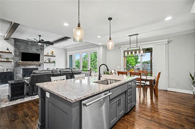 1001 Meadowbrook Drive, Kearney, MO 64060