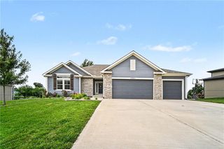 1001 Meadowbrook Drive, Kearney, MO 64060